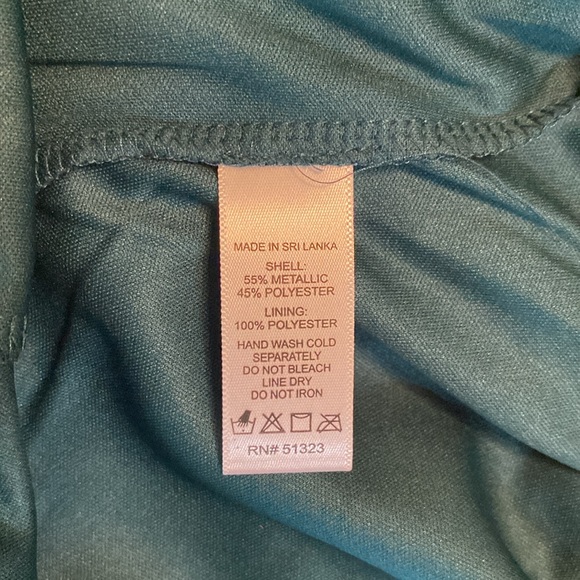 Chaus New York woman’s metallic blouse split sleeve, V-neck, banded hem blouse - Picture 13 of 16